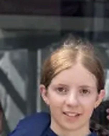 Ana Giacobo com uniforme de competição de vela